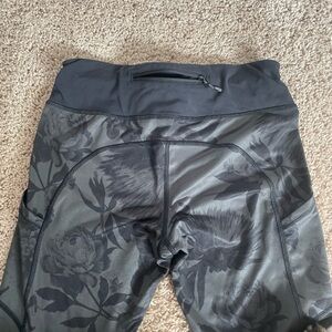 Lululemon Rose Print Leggings Size 6